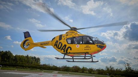 Ein Motorradfahrer ist am Samstag bei Todtenweis im Kreis Aichach-Friedberg verunglückt. Ein Rettungshubschrauber brachte den Mann ins Uniklinikum nach Augsburg.