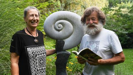 Gartenkunst und Literatur präsentieren Christiane Hellmich und Gottfried Wenger mit seinen Theaterfreunden am 6. September in Mittelneufnach.  	