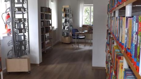 In neuem Glanz und mit viel mehr Platz erstrahlt die Bücherei in Langenneufnach.  	
