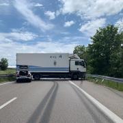 Schwerer Unfall zwischen Königsbrunn und Oberottmarshausen auf der B17.