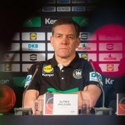 Alfred Gislason wird als neuer Bundestrainer während einer Pressekonferenz in Hannover vorgestellt.