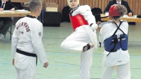 Beweglich und ungemein schlagfertig kommt Isabella Fischer daher. Die Kampfsportlerin hat bereits mit 13 Jahren den Schwarzen Gürtel im Taekwondo erlangt. Mit fünf Jahren hat sie angefangen, ihren Sport auszuüben. 