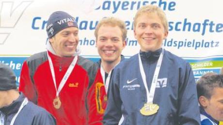 Bei der Siegerehrung freuten sich die drei Goldjungs (von links) Tobias Gröbl, Lukas Steinheber und Maximilian Meingast über die Goldmedaillen.  