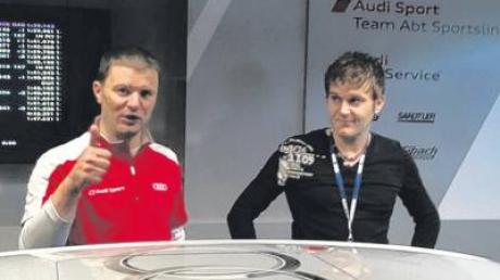 Jochen Graf (links) arbeitet in der Deutschen Tourenwagenmeisterschaft als Chefmechaniker beim renommierten Abt-Team in Kempten. Rechts bei einem Boxenbesuch der Schwörsheimer Bernd Schönherr.  