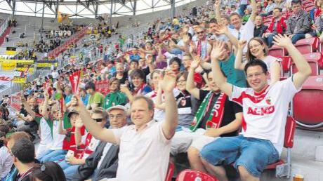 Trotz der Niederlage des FC Augsburg war die Delegation aus Oberndorf gut gelaunt.  