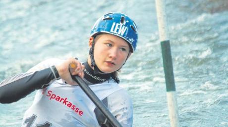 Paddelt derzeit von Erfolg zu Erfolg – die 13 Jahre alte Friedbergerin Birgit Ohmayer. Die frisch gebackene deutsche Schüler-Mannschafts-Meisterin wurde nun auch zur „Sportlerin des Monats Mai“ der Friedberger Allgemeinen gewählt.   
