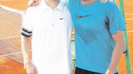Von einem einmaligen Erlebnis sprach Donauwörths Nummer eins, Andreas Kleemann (links), nach dem Spiel gegen die ehemalige Nummer 61 in der Weltrangliste und Davis Cup-Spieler, Alexander Waske (rechts). 