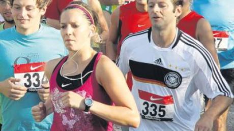 70 Läufer gingen am Freitag beim Partnerlauf des FC Ebershausen auf die rund fünf Kilometer lange Strecke.  