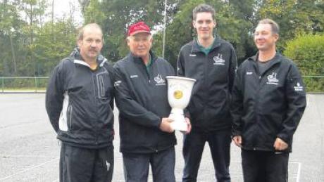 Die Gundelfinger Stockschützen-Mannschaft gewann in diesem Jahr den „Bierpokal“.   