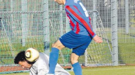 Vollen Einsatz brachte Uttings Torhüter Andi Schrörer, trotzdem gewann Türkspor Landsberg mit 3:0. 