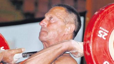 Einen wahren Sportkrimi erlebte der Hasberger Sepp Graf bei den Seniorenweltmeisterschaften im Gewichtheben auf Zypern. Erst im letzten Versuch übertrumpfte er noch den Drittplatzierten und sicherte sich somit die Bronzemedaille.