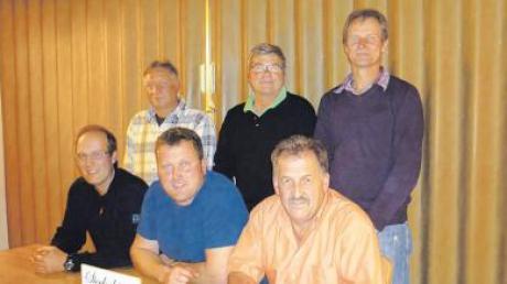 Der neue Vorstand der TSV-Stockschützen: (vorne von links) Christoph Linzenkirchner, Werner Zehentbauer, Alfons Speckner, (stehend von links) Erwin Speckner, Johann Schneider, Heinrich Lechner. 