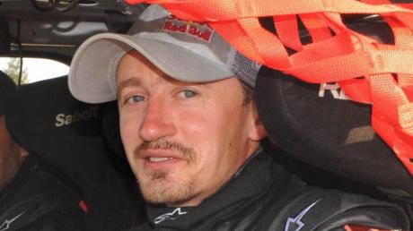 Adam Malysz (r) startet bei der Rallye Dakar 2012 mit einem Mitsubishi Pajero. 