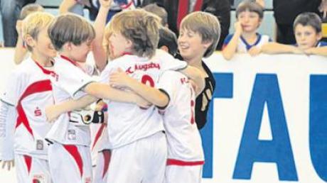 Im letzten Jahr bejubelten die U8-Kicker des FC Augsburg den EInzug ins Finale. 