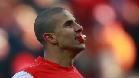 Der Mainzer Mohamed Zidan hat sich nach seinem Treffer zum 1:0 gegen Hannover 96 einen Schnuller in den Mund gesteckt. Die Partie endete 1:1. 
