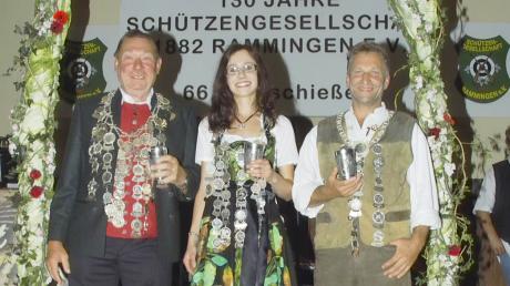 Das neue Dreigestirn des Schützengaus Türkheim: (von links) Hubert Stadelmann, Elena Zacher und Ernst Huemer. 