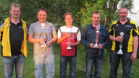 TSV-Abteilungsleiter Roland Würstle (von links) überreichte die Pokale an Max Dausch (SV Oberrieden), Peter Thauer (FSV Dirlewang), Karl Negele (SC Unterrieden) und Richard Singer (TSV Kammlach).