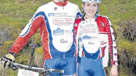 Theresia Schwenk (rechts) und Jonas Müller vom MSC Wiesenbach zeigten bei den bayerischen Mountainbike Uphill-Meisterschaften starke Leistungen. 