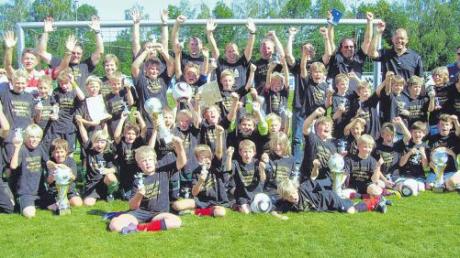 Gemeinsam feierten die Teams des TSV Steppach, des BSC Heretsried, der SpVgg Westheim und des SV Untermeitingen ihre Erfolge beim Turnier „Meister der Meister“. 