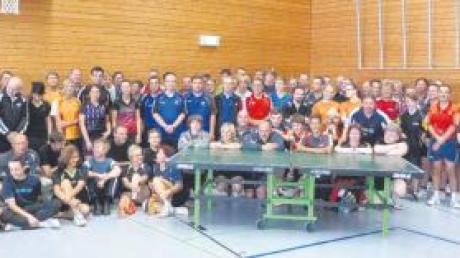Etwa 60 Zweier-Mannschaften bereiten sich beim Biber-Cup in Biberbach auf die kommende Spielzeit vor. 