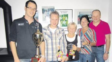 Sieger und Platzierte bei den Rothtalmeisterschaften: (von links) Martin Merk, Christian Pawlik, Regina Bruchner, Angela Trawin und Jürgen Tögel (Vorsitzender FC Horgau). 