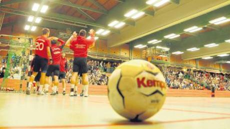 Die Vöhringer Handballer wollen sich gut auf das Derby der Württemberg-Liga beim TSV Blaustein einstellen. In der vergangenen Saison haben sie knapp gewonnen, aber heute wird es in der Lixhalle sicher wieder heiß hergehen. 