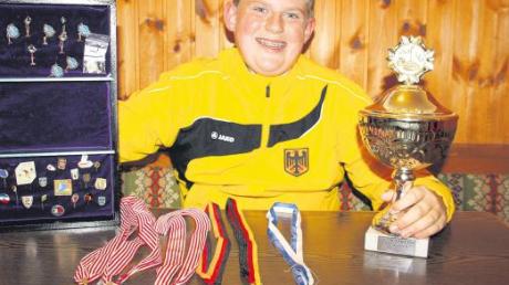 Daniel Steber ist gerade mal zwölf und hat schon unzählige Medaillen und Pokale gewonnen, zum Beispiel beim diesjährigen Euro-Grand-Prix in Kühbach.