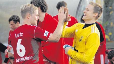 Ob Maximilian Lutz (links) und Torhüter Kevin Maschke in der Regionalliga Bayern auch weiter Grund zum Jubeln haben, zeigt sich am Freitag. Um 18.30 Uhr spielt der TSV Rain beim SV Seligenporten. 