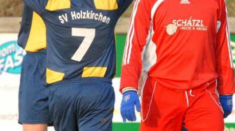 Jubelnde Holzkirchener, konsternierte Gastgeber vom SV Altisheim/Leitheim: Die Rieser gewannen das Kreisliga-Spitzenspiel mit 3:2.  