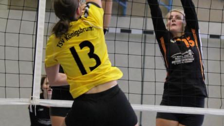 Elke Kexel (rechts) verlor mit Kleinaitingen (schwarz) gegen Bad Grönenbach. Angreiferin Anja Rau (gelb) kassierte mit Königsbrunn zwei Niederlagen. 