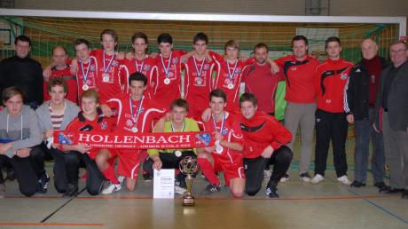 Überraschend holten sich die A-Junioren des TSV Hollenbach den Landkreistitel im Hallenfußball. Im Finale bezwangen sie Friedberg 3:2. 