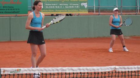 Dasings Damen unterlagen mit 3:6 gegen Unterschneitbach, hier im Doppel Verena Kanzler (links) und Eva Dachser.   

