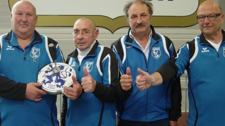 Mit einer souveränen Leistung sicherten sich Norbert Engels, Günter Heiss, Max Wörle und Frank Simmerbauer (von links) den Pokaltitel.