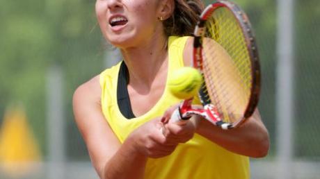 Simona Parajova gab gegen Gundelfingen wieder einmal ein Gastspiel beim TC Günzburg.  
