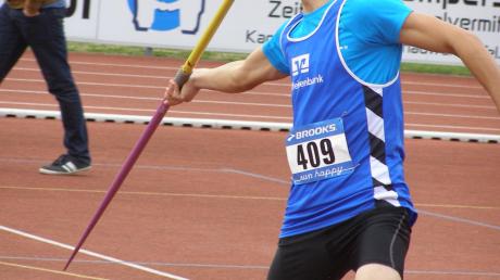Enis Manxhuka von der LG Zusam erreichte im Speerwurf der männlichen Jugend U18 mit 44,19 Metern die größte Weite.