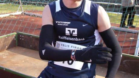 Vorjahressieger Tobias Gröbl gewann auch den ersten Lauf der Serie in Harburg und durfte die Glückwünsche der Konkurrenz entgegennehmen.  
