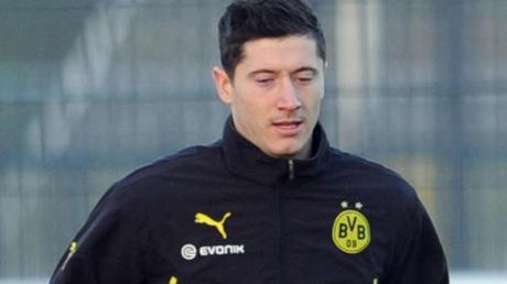 Robert Lewandowski wird von einem BVB-Fan beschuldigt handgreiflich geworden zu sein.