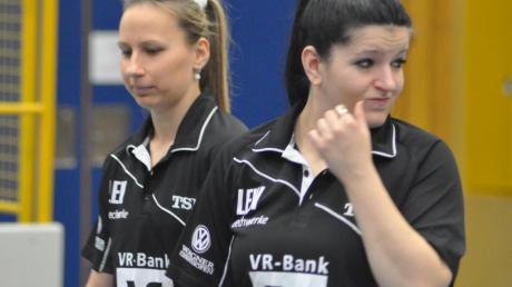 Das ging ins Auge: Maria Krazelova (links) und Barbara Barasso vom TTC Langweid schauen nach der 4:6-Pleite beim TTF Frankenthal bedröppelt. Im dritten Spiel der Rückrunde gab es die dritte Niederlage in Folge. 
