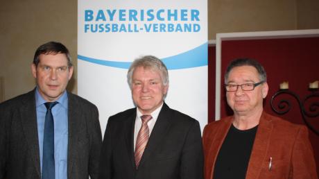 Die neue und alte Führungsriege der Schiedsrichtergruppe Südschwaben: (von links) Gerald Kraus (Kassier), Jürgen Warnck (Obmann) und Martin Adelwarth (Einteiler). 