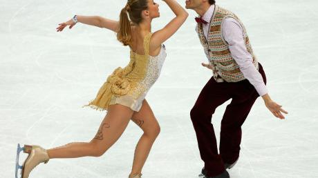 Nelli Zhiganshina und Alexander Gazsi  treten bei der Eiskunstlaufgala in Landsberg auf.
