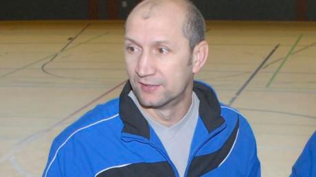 Kritische Blicke warf Bobingens Handballtrainer seiner Mannschaft nach dem Spiel gegen Dasing zu.  
