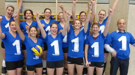 Sie sind die Nummer eins in der Bezirksliga: Penzings Volleyball-Damen mit Trainer Juri Olbrich, der die Mannschaft nach dieser Saison aber verlässt