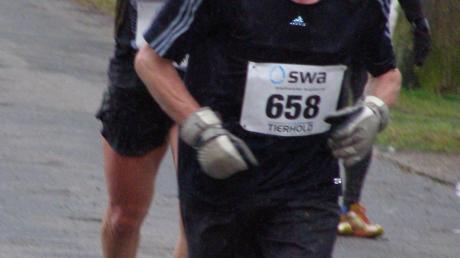 Mit einer guten Leistung beeindruckte der 56-jährige Bernhard Gottschalk (658) beim Halbmarathon in Augsburg. 
