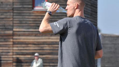 Noch ist es Wasser - wenn die Saison für Landsbergs Trainer Sven Kresin und sein Team so weiter läuft, dürfte es nach dem letzte Spiel ein edleres Getränk geben.