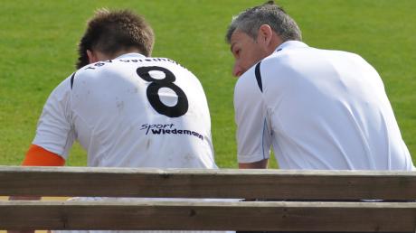 Gesprächsbedarf hatten Trainer Ivan Konjevic (rechts) und sein Kapitän Markus Nix nach der 1:3-Niederlage beim FC Gundelfingen. Im Pokal besteht heute Abend gegen den VfB Eichstätt die Gelegenheit zur Rehabilitation. 
