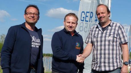 Strahlende Sieger (von links): Zweiter Vorsitzender Thomas Haselmeier, Erster Vorsitzender Markus Kapfer und Manfred Orywol.  
