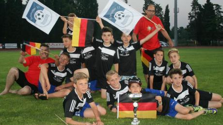 Die D1-Junioren der JFG Mittlere Schmutter 11 belegten auf einem internationalen Fußballturnier in Lido de Jesolo (Italien) den zweiten Platz. 
