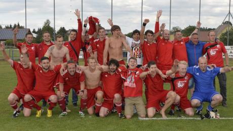 Freude und Erleichterung bei den Akteuren des SV Hohenaltheim nach dem entscheidenden 1:0-Sieg gegen Billenhausen. 