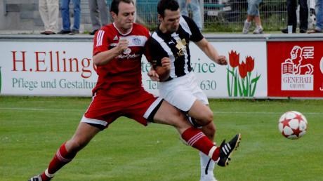 Endlich wieder ein Derby. Das bisher letzte Mal trafen der TSV Schwabmünchen und der TSV Landsberg (rote Trikots) 2012 aufeinander. 