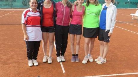 Sollten ihre Tennisschläger nicht wegwerfen: Die Juniorinnen des SV Weichering feierten einen deutlichen Sieg.  
